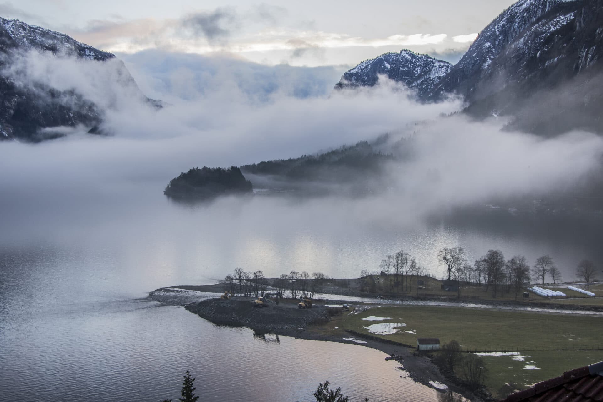 Tåke i fjorden