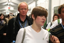 Naturvernforbundets leder Lars Halbrekken og Silje Lundberg, leder i Natur og Ungdom på vei ut av klimatoppmøtet i Warszawa.