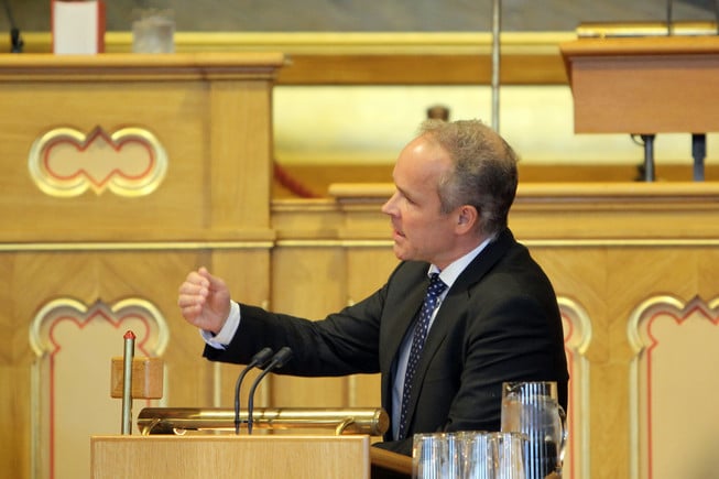 Politiker som snakker på Stortinget