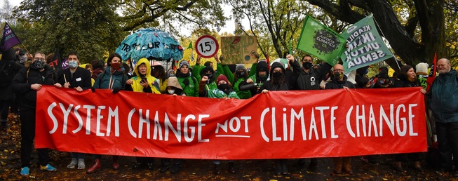 Mennesker som protesterer for klimaet