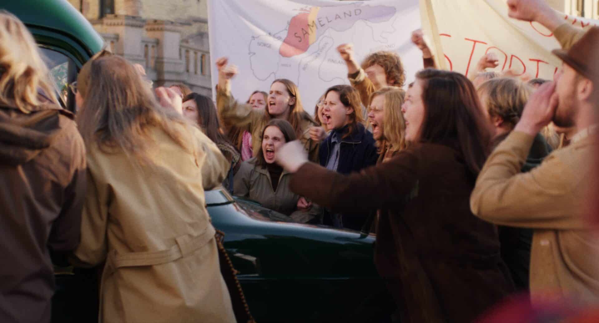 scener fra ELLOS EATNU - LA ELVA LEVE - foto Mer Film