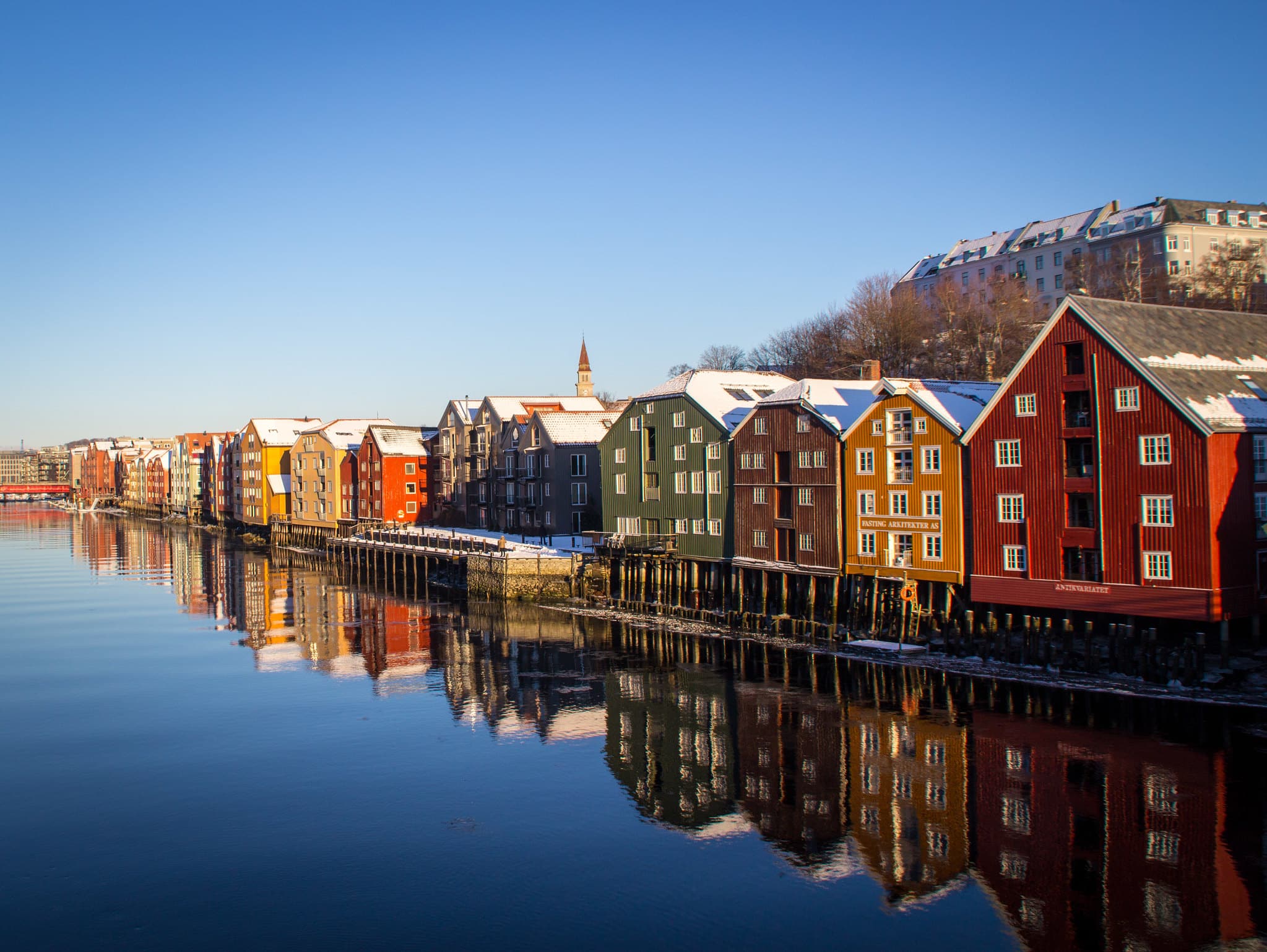 Bryggerekka ved Nidelva i Trondheim.