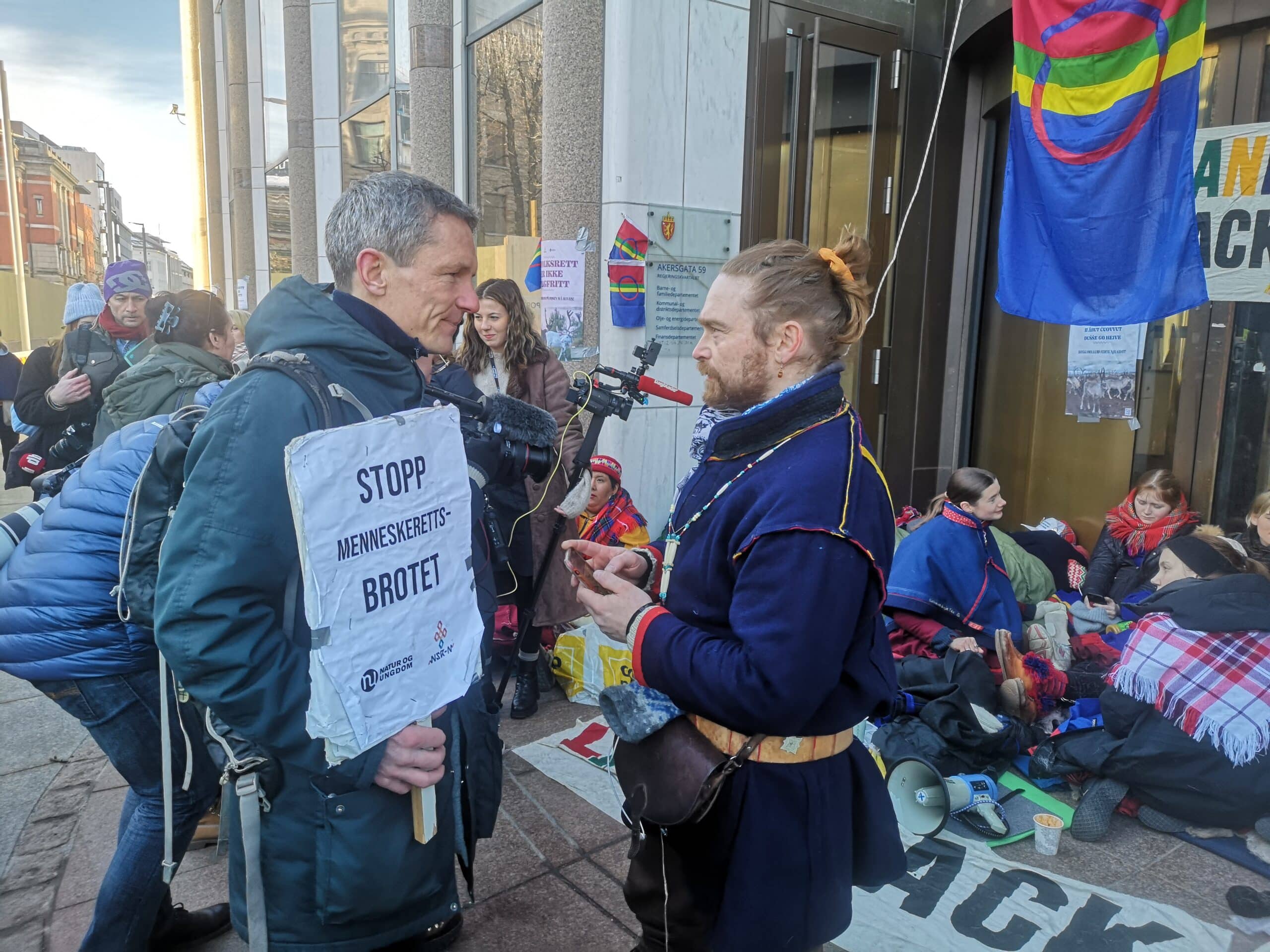 Truls Gulowsen, leder i Naturvernforbundet, sammen med Baeska Niilas, parlamentarisk leder for Norske Samers Riksforbund i Sametinget