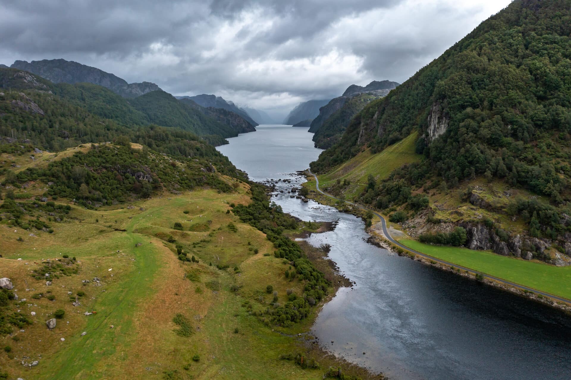 Flyfoto over Ørsdalsvatnet i Bjerkreim, Rogaland motorveiplaner