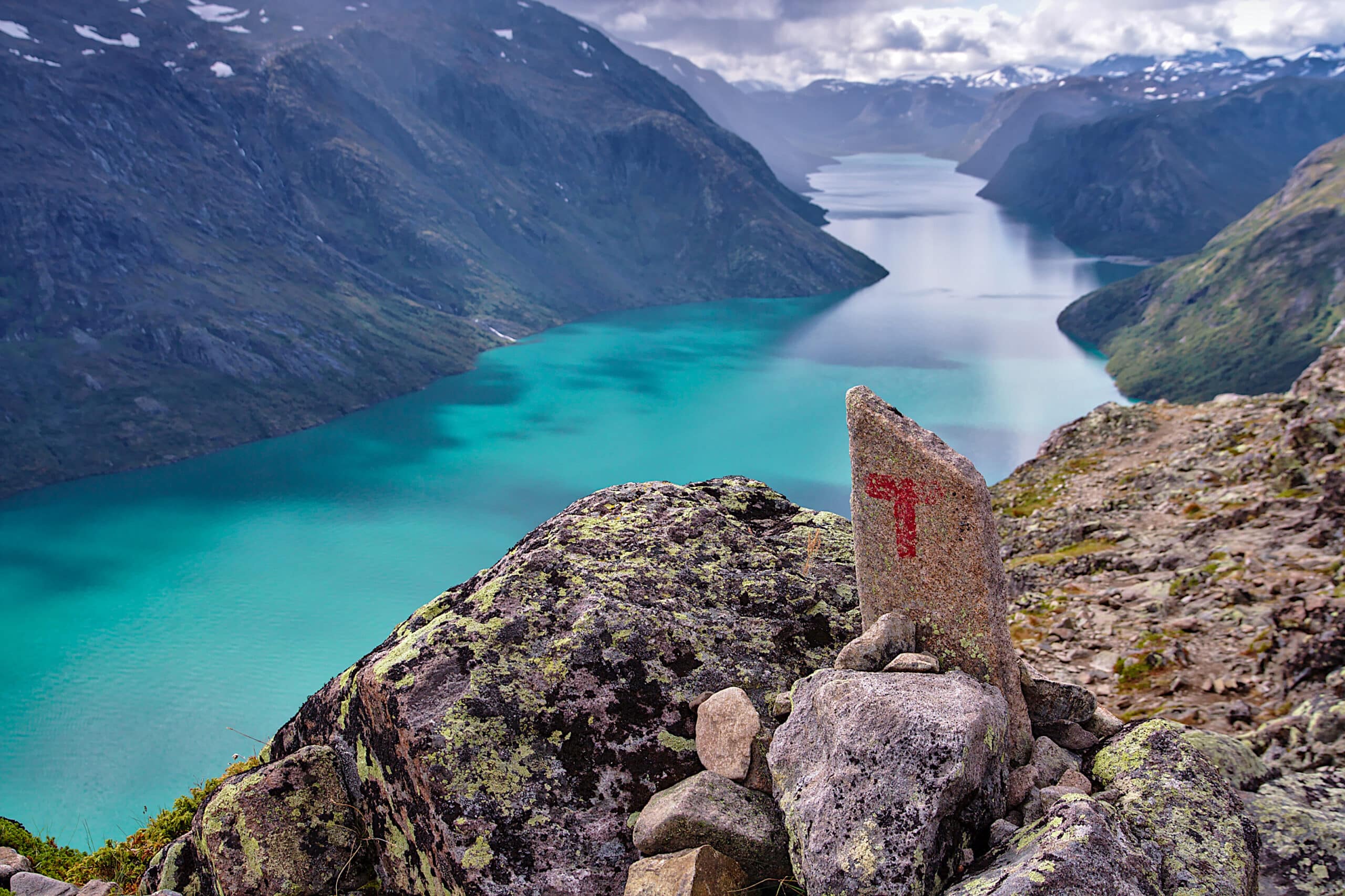 Gjende sett fra Besseggen i Jotunheimen. Foto: Jaromir Vanek