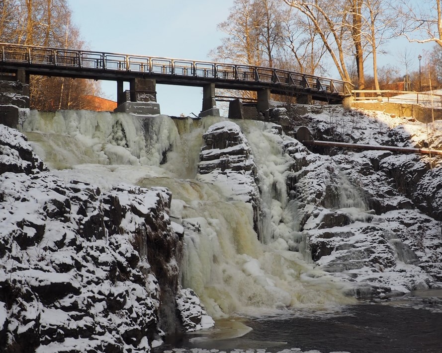 frossen foss