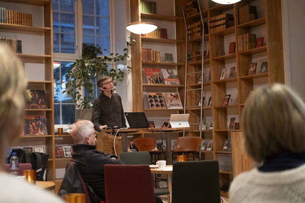 Toralf Igesund på frokostmøte om plast under Gjenbruksuken