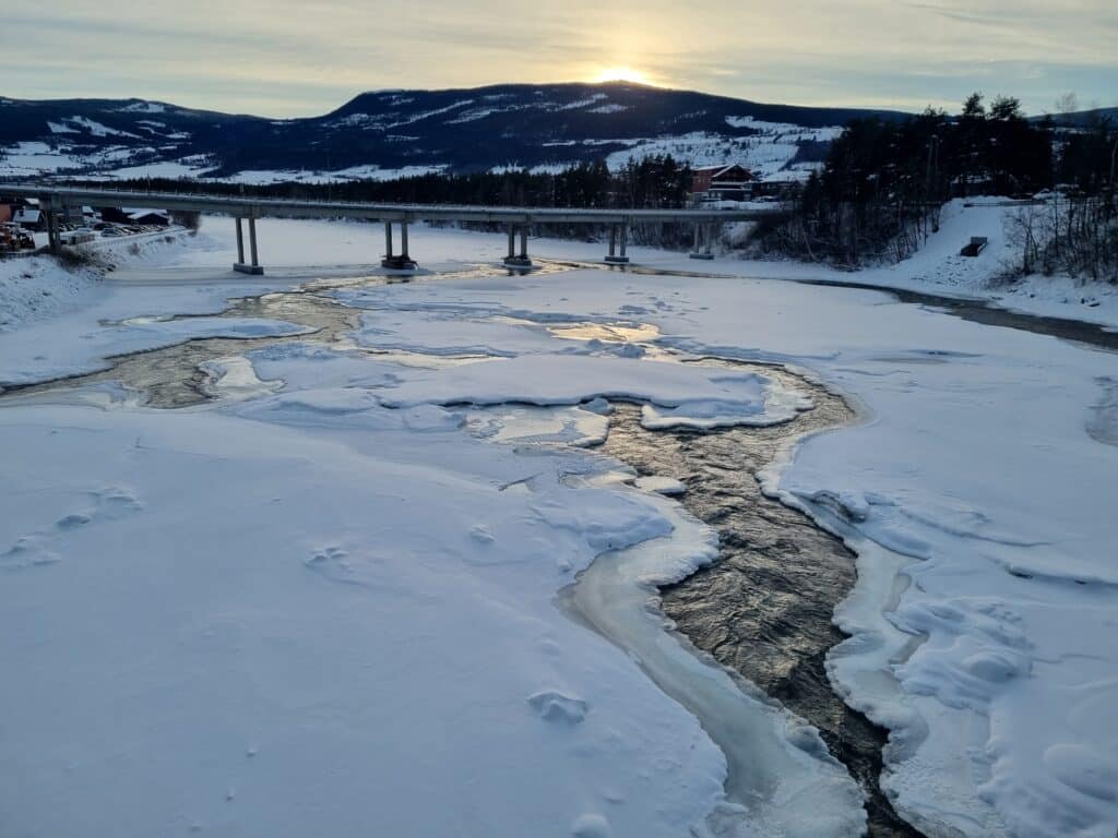 Lågen sett fra Sundbrua mot Kåja idrettspark Foto Naturvernforbundet i Midt-Gudbrandsdalen